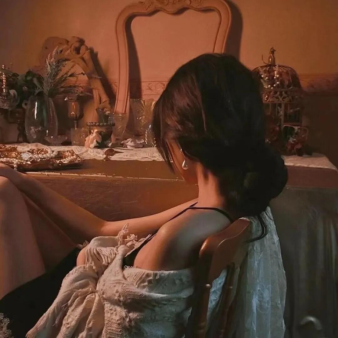 Share｜女生头像“我将思念藏进风里 年年有风 年年对你有思念”𝓘 𝔀𝓲
