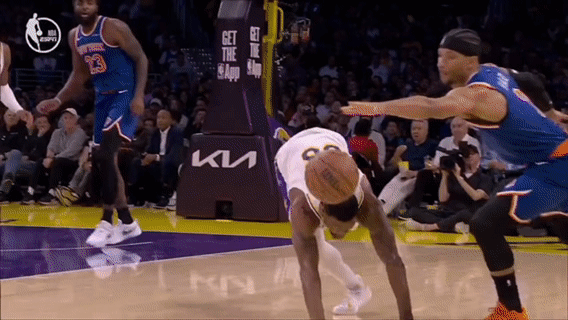 每球必争！斯玛特的感染力尼克斯vs湖人