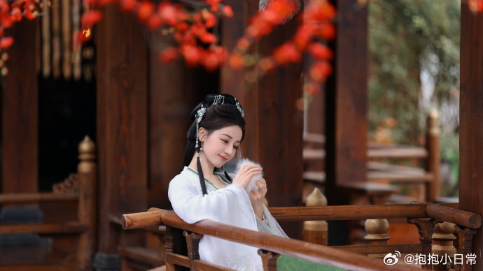 白日提灯有自己的射手和法师 贺思慕韩令秋完美配合，战力和颜值双重加持，每一次技能