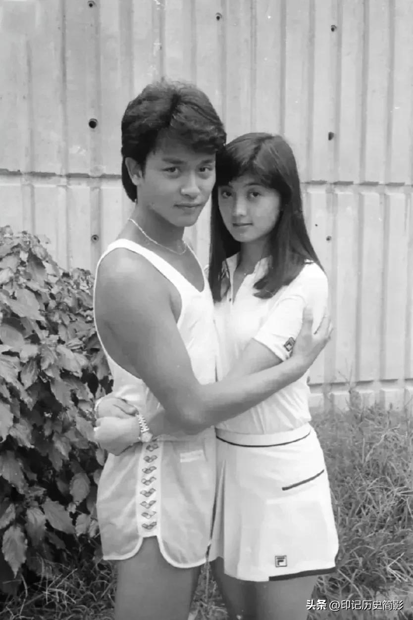 一张老照片一个小故事
可以这么说：“只要是人，百分之八十以上都认识哥哥”，而旁边