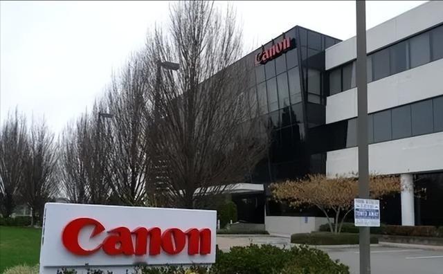 三星、东芝走了，把生产线搬去了越南。阿迪耐克也走了，将工厂搬到了越南，现在就连佳