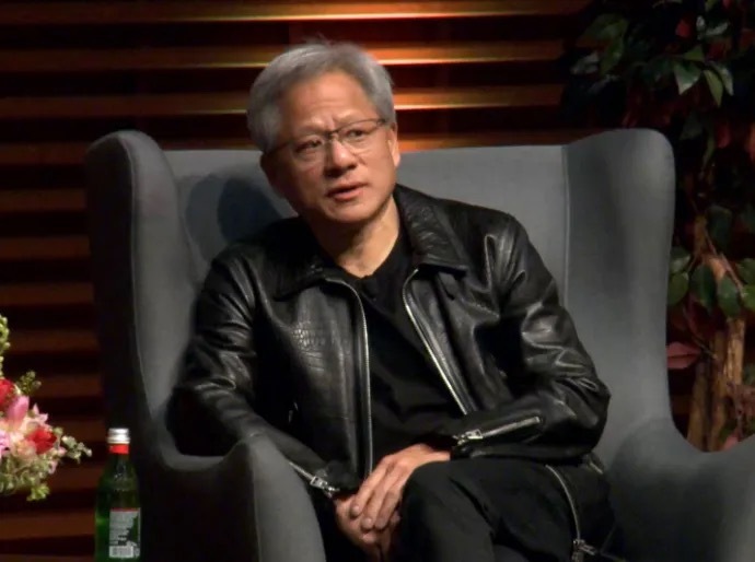 黄仁勋这么说就是为了缓解一些人对英伟达芯片制造完全掌握在台积电手里的担心。那黄仁