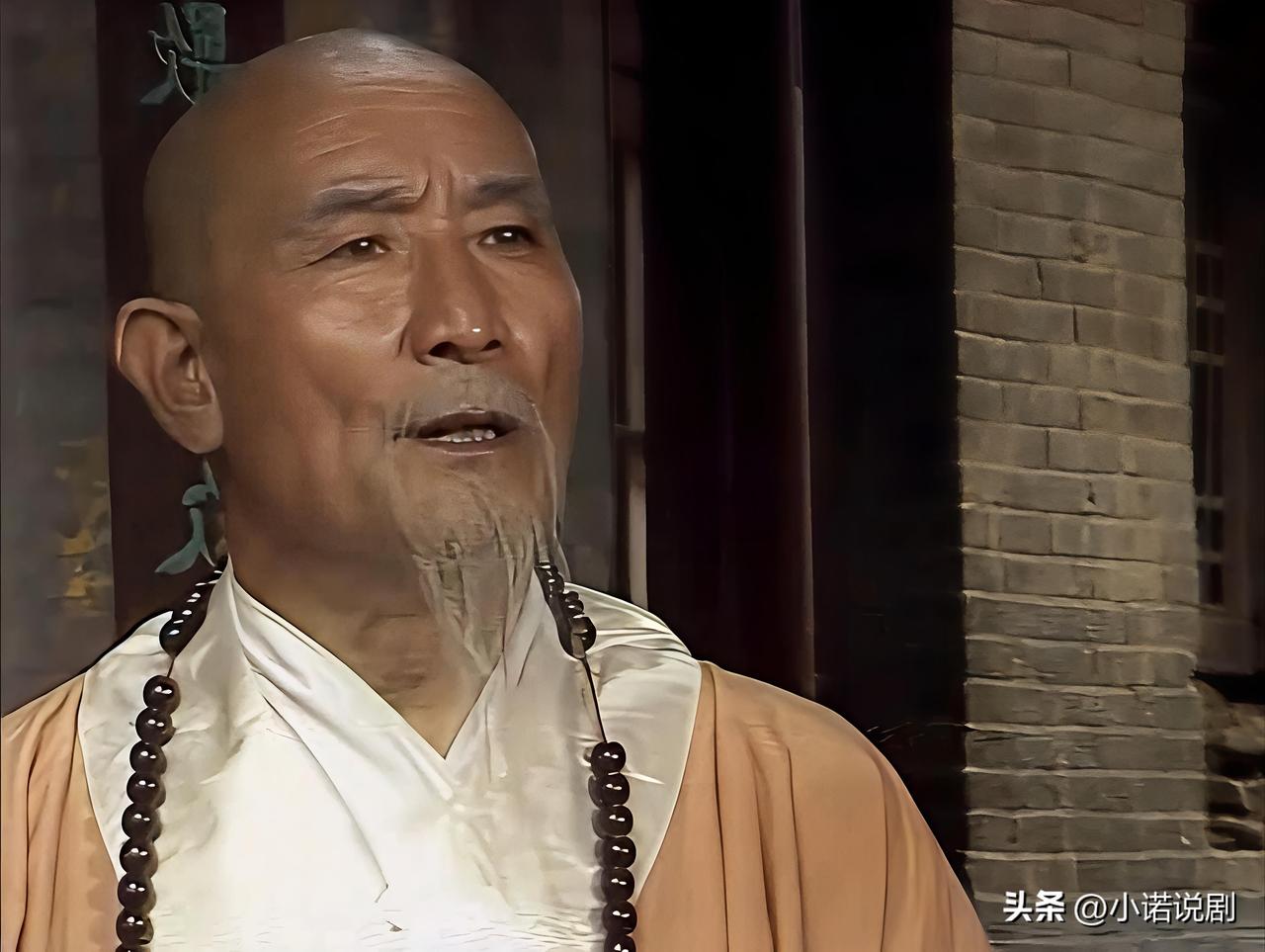 法明和尚，是西游记中的金山寺长老，也是唐僧的救命恩人与启蒙恩师，他身穿素缦僧袍，