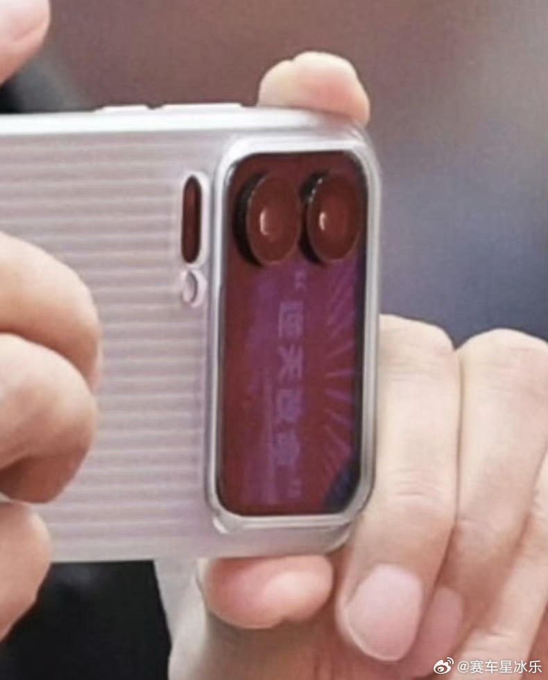 发现很多人会认为 雷军都已经这么成功了，为什么还要在手机壁纸上挂着“逆天改命”？