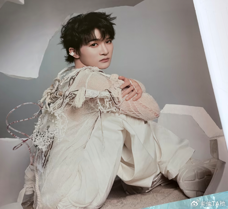 存_ LP图《反深代词》：小男孩daddy老公…（图十三到底是个什么姿势？蹲着然