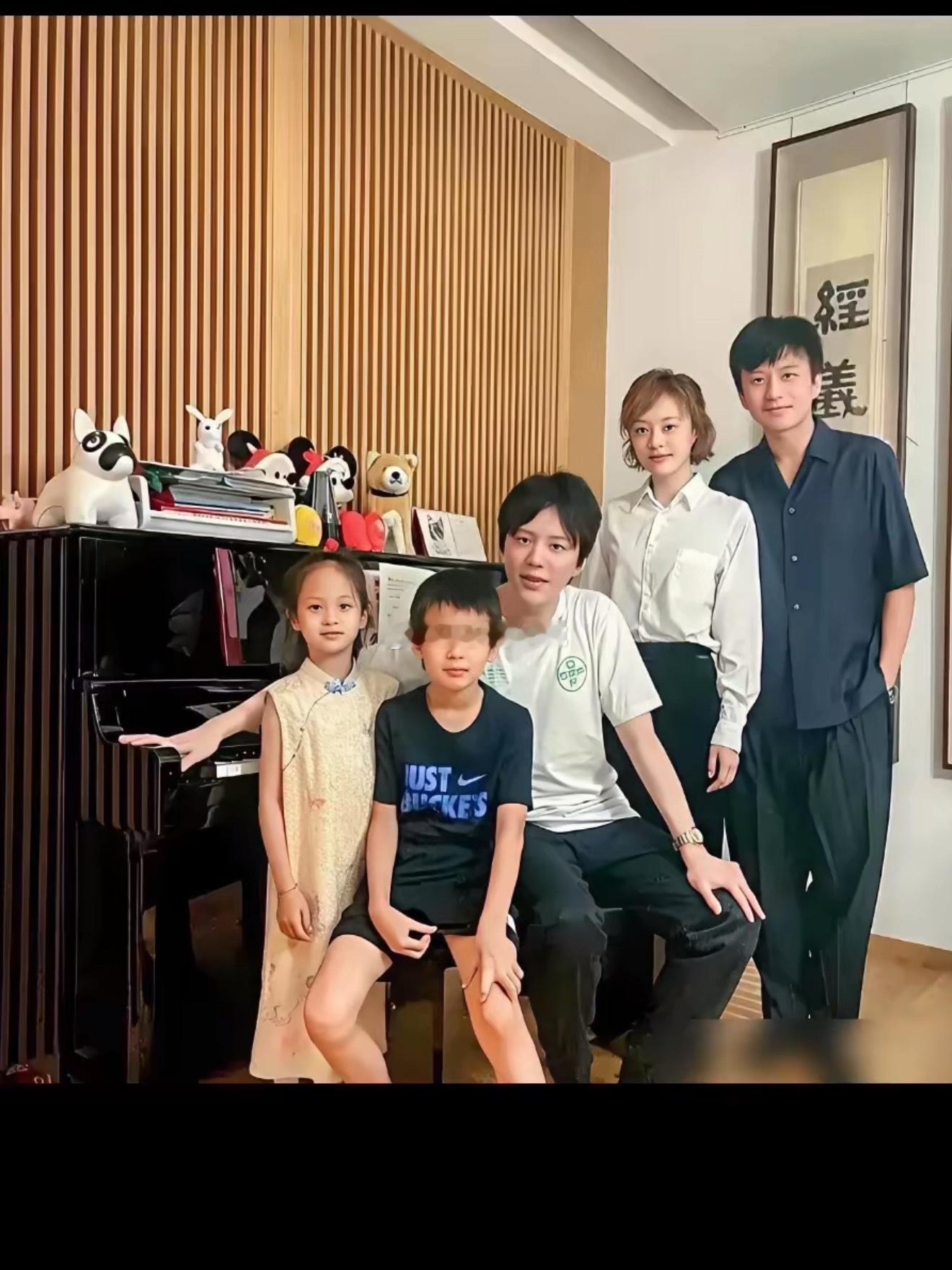孙俪的基因真的太强大了，儿子等等简直就是迷你版孙俪，眉眼、下颚线，连唇下的痣都一