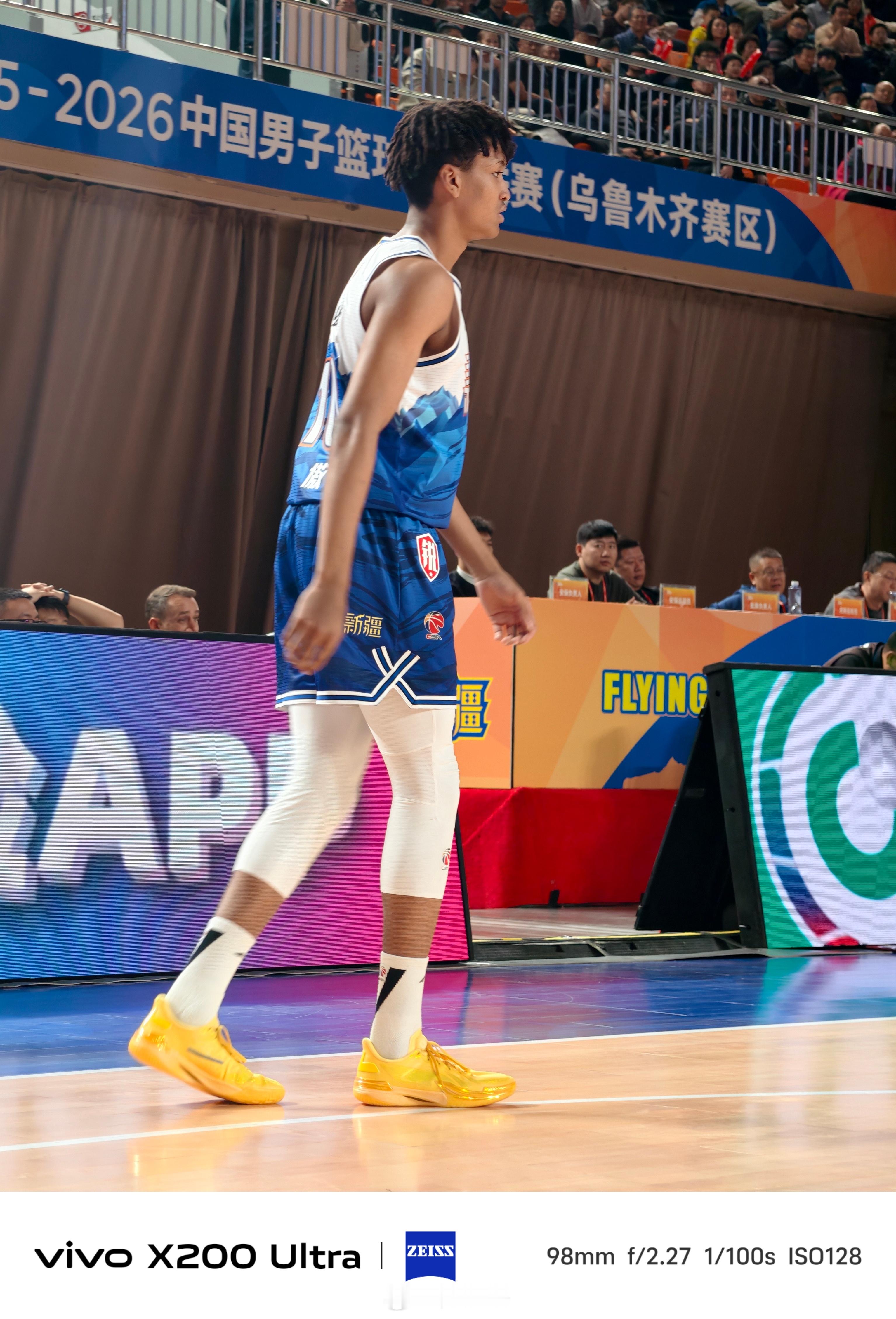 冯傲！终于登场！新疆男篮小卢篮球世界vivo