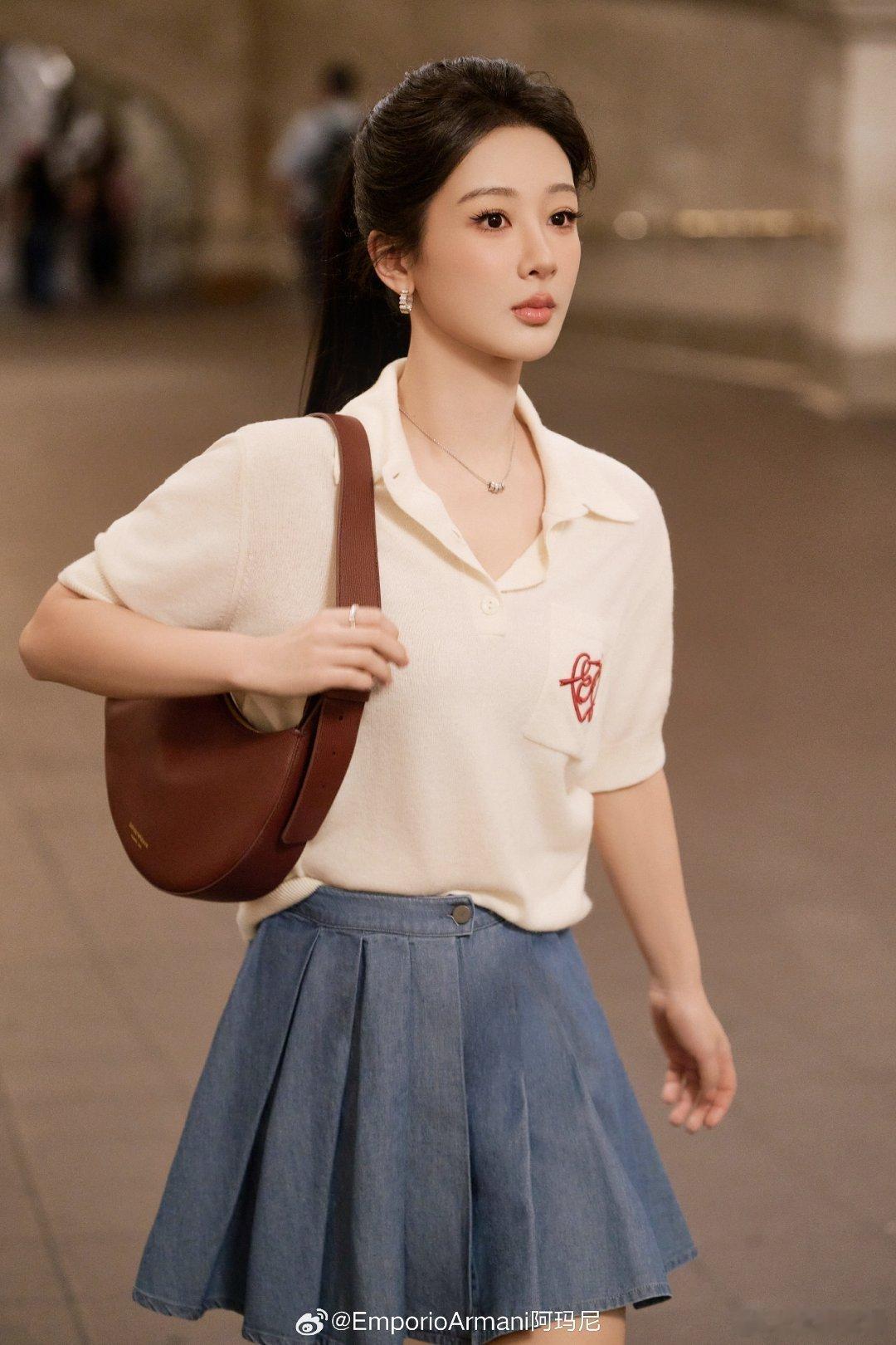 杨紫董竹君 yz杨紫玉兰花开君再来 热闹是旁人的，孤独才是人生常态，接受独处，方