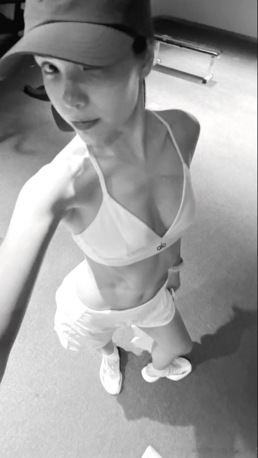 sonyasarann[超话]  今日份美貌也在我的心里收~藏~[憧憬][憧憬]
