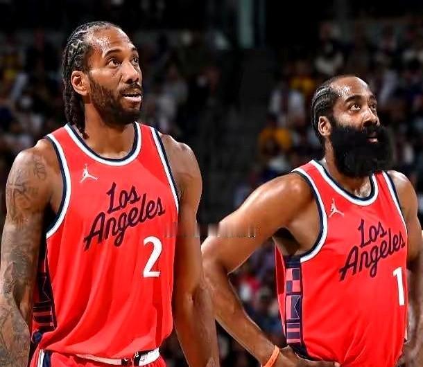 快船8胜21负西部垫底，居然连着赢了湖人和火箭。

别光看小卡爆砍41分，那是他