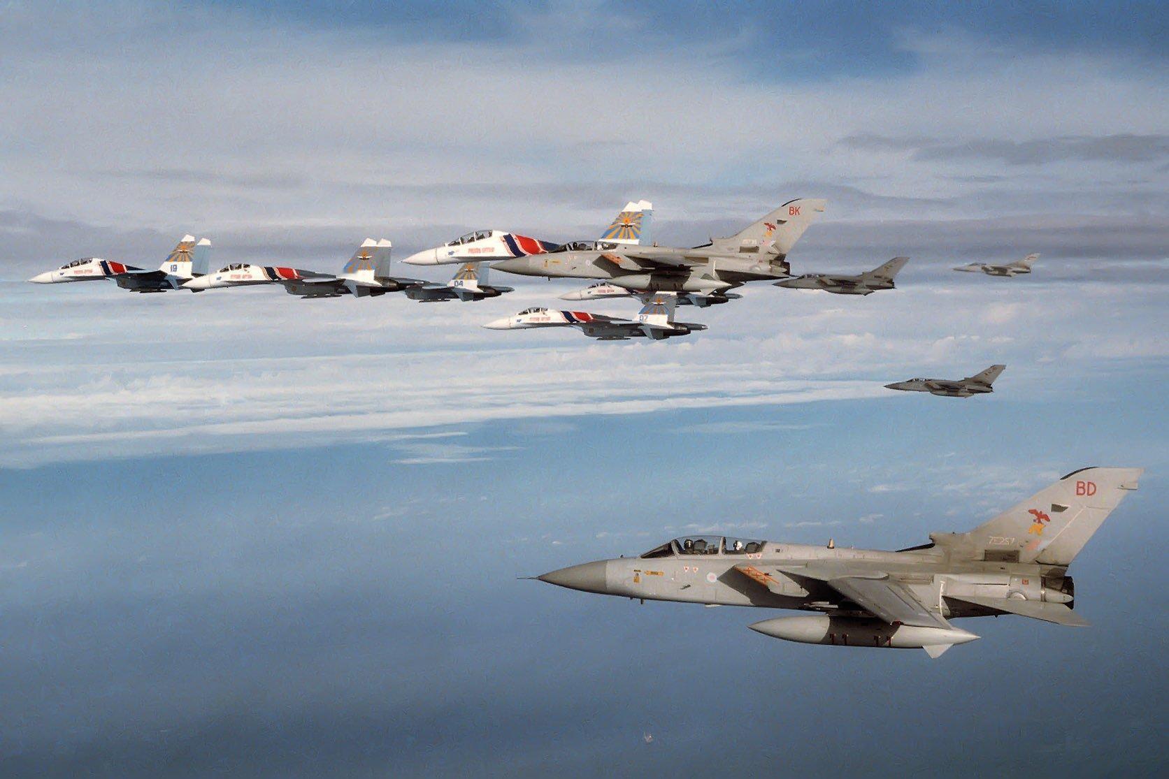 1991年“俄罗斯勇士”造访芬宁利航展（Finningley Air show)