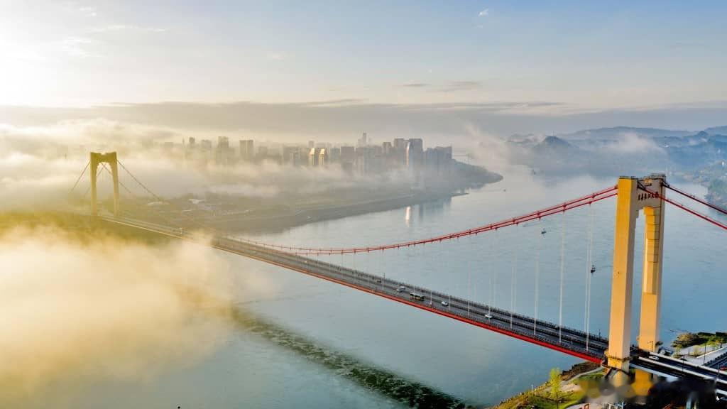 【美丽家乡 湖北宜昌——晨雾隐山 仙境初开】       春日清晨，雨后的湖北宜