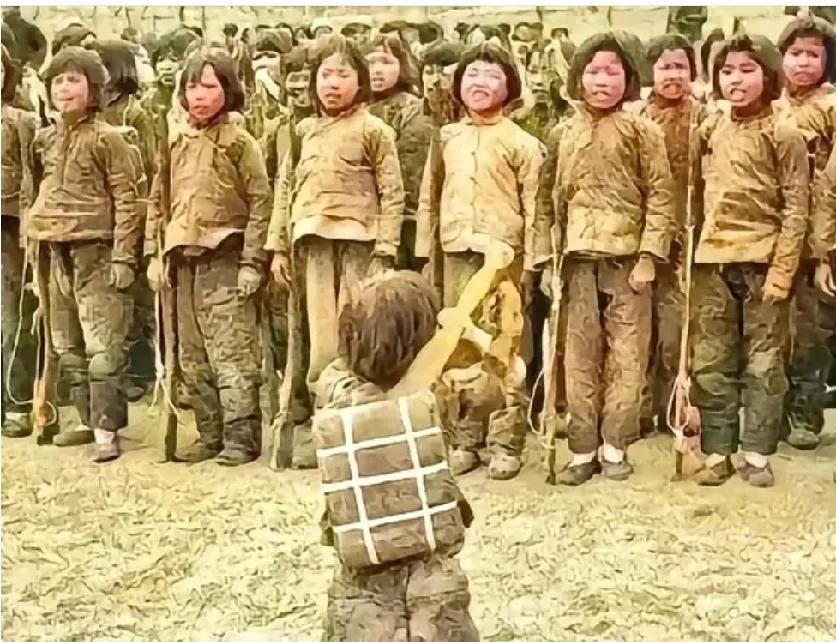 这是誓与广德共存亡的广德少年团小英雄们，是抗日战争中一支由11-13岁孤儿组成的