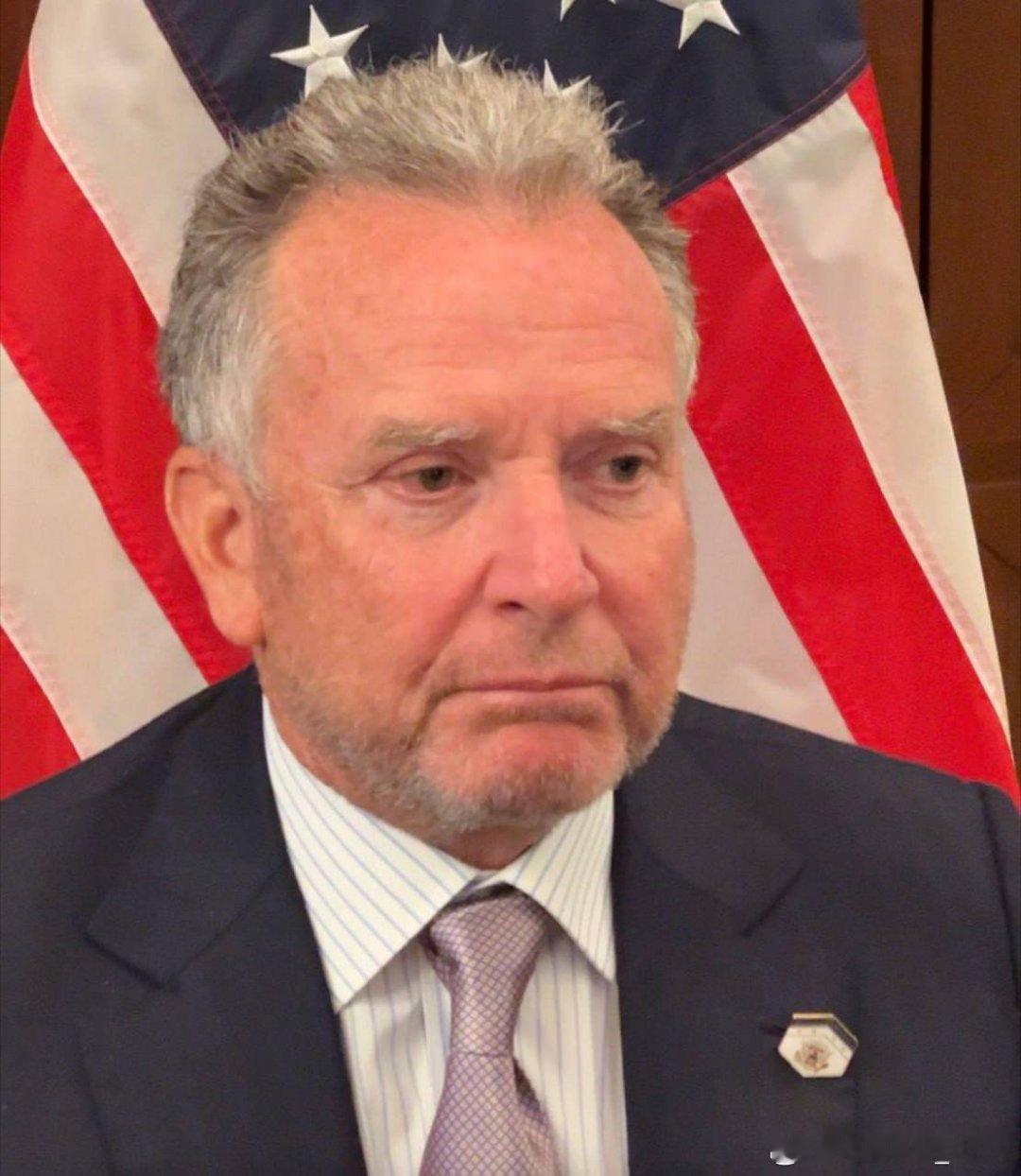 据《金融时报》记者评论：维特科夫在与普京会面时面带微笑，这与他之前与乌克兰人会面