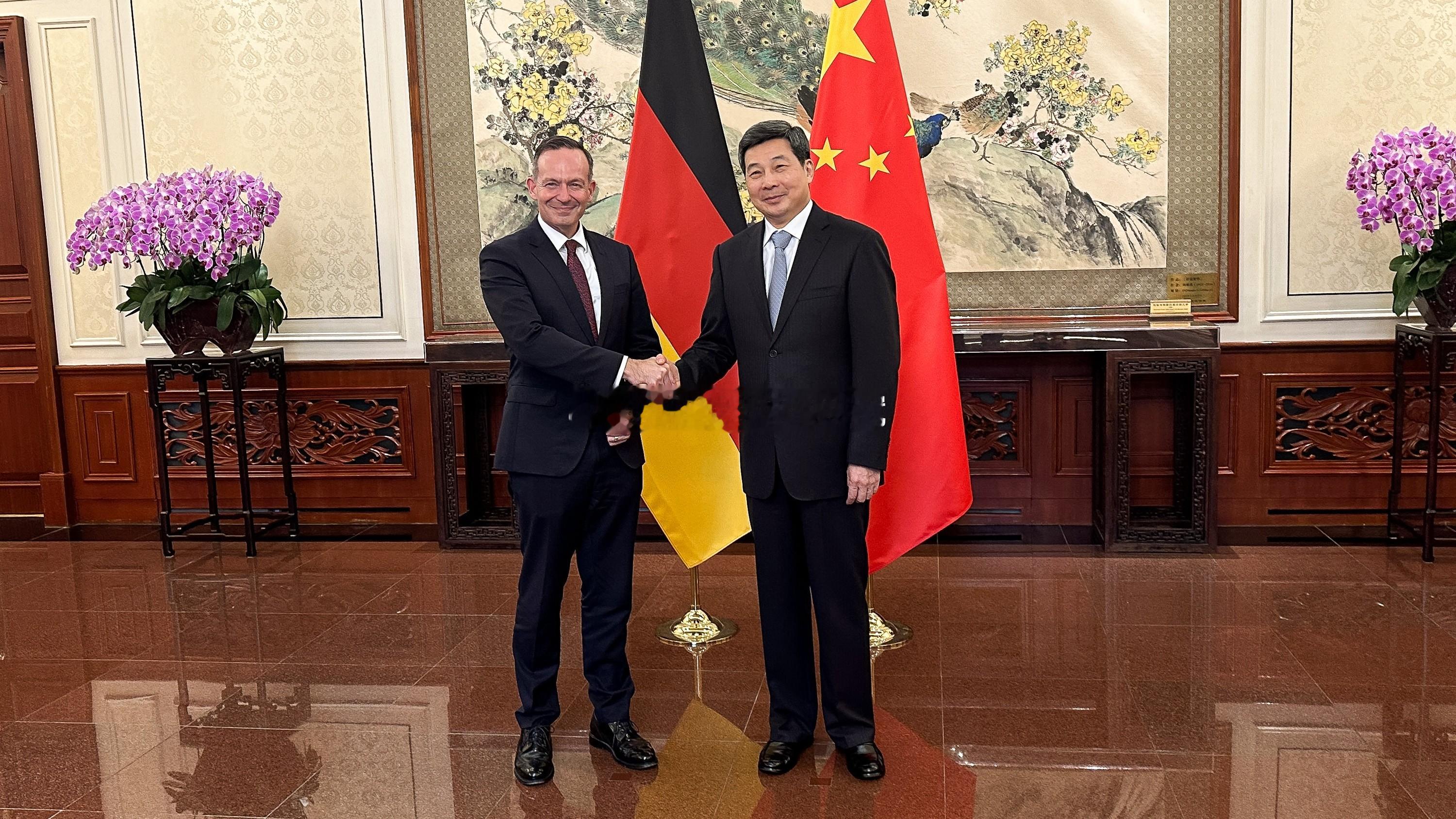 6月26日，中国国家互联网信息办公室主任庄荣文在京会见德国数字化和交通部部长维辛