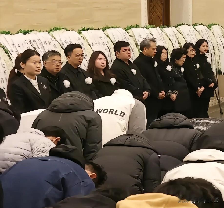 从照片中发现翁帆排名第一位
送别杨老师
翁帆加油