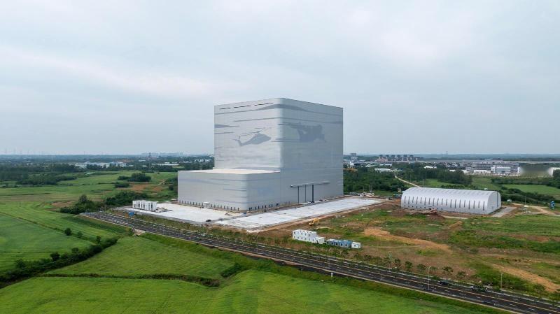 目前国内单层高度最高的钢结构建筑，总高度118米，合肥西北边的一大国之重器，航太