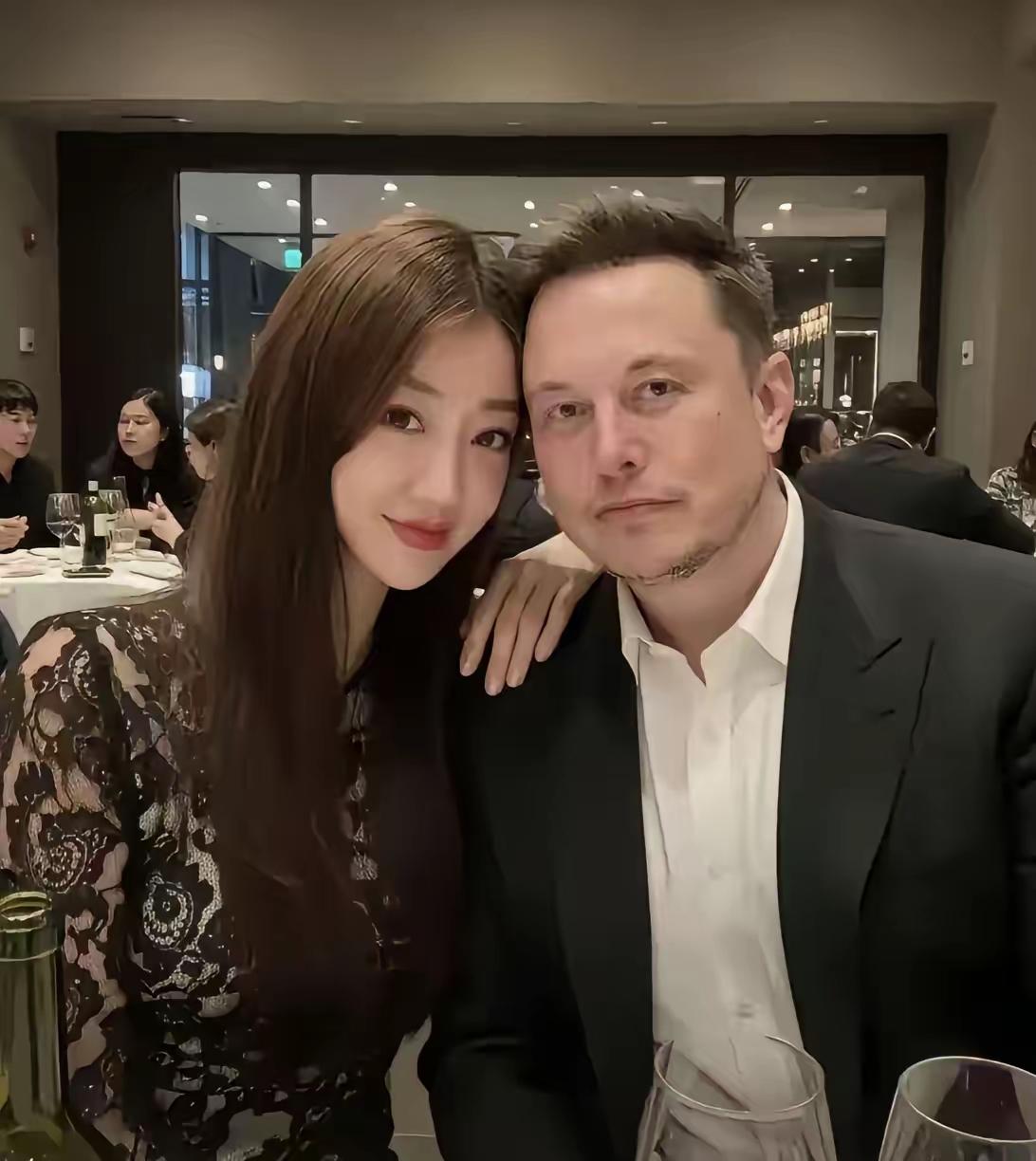 马斯克这人生简直开了挂，说他大幸福一点不为过。他新官宣的女友希文·齐里斯看着确实
