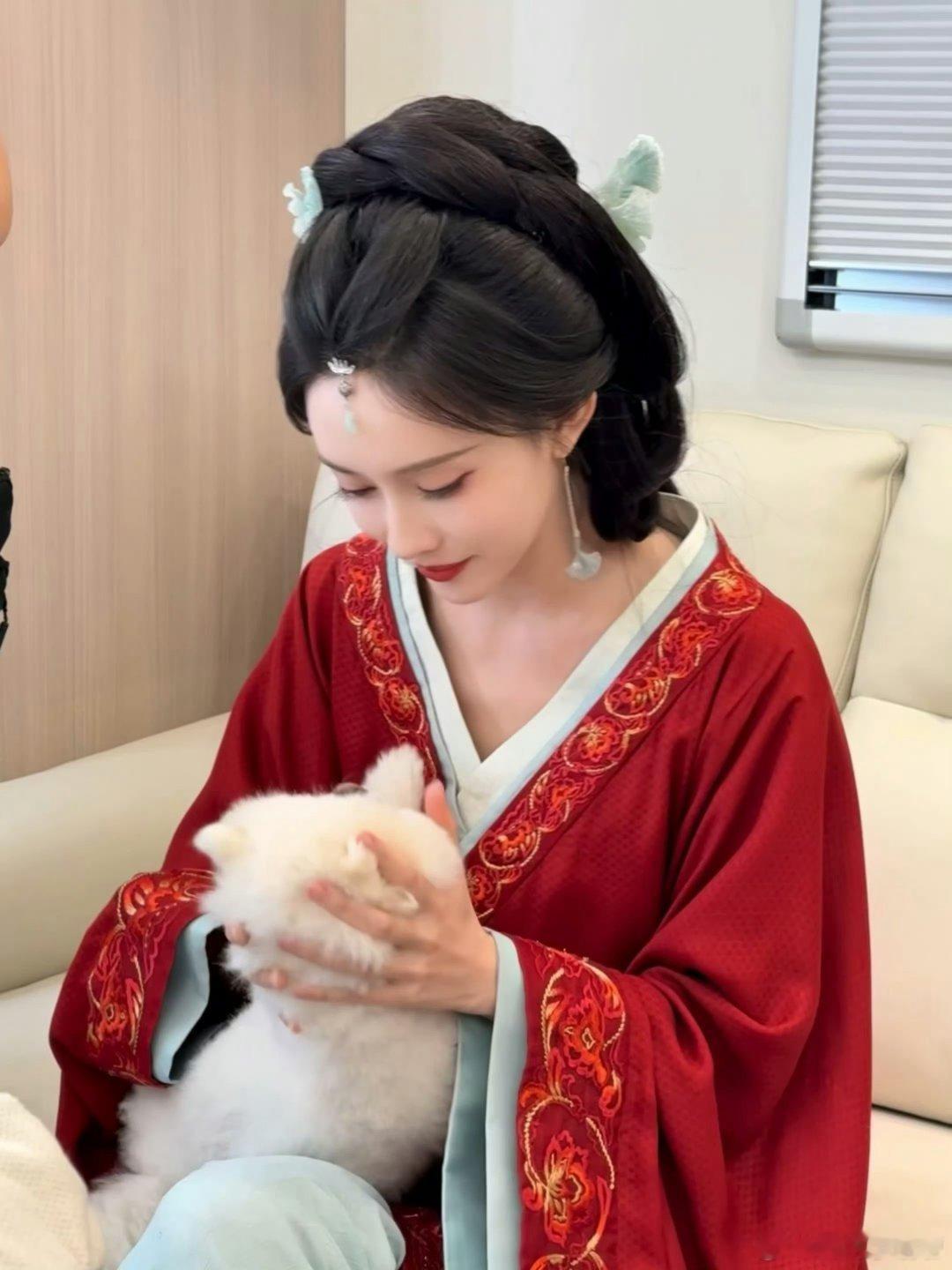 有的演员带宠物进妆进组是不是为了营销？ 