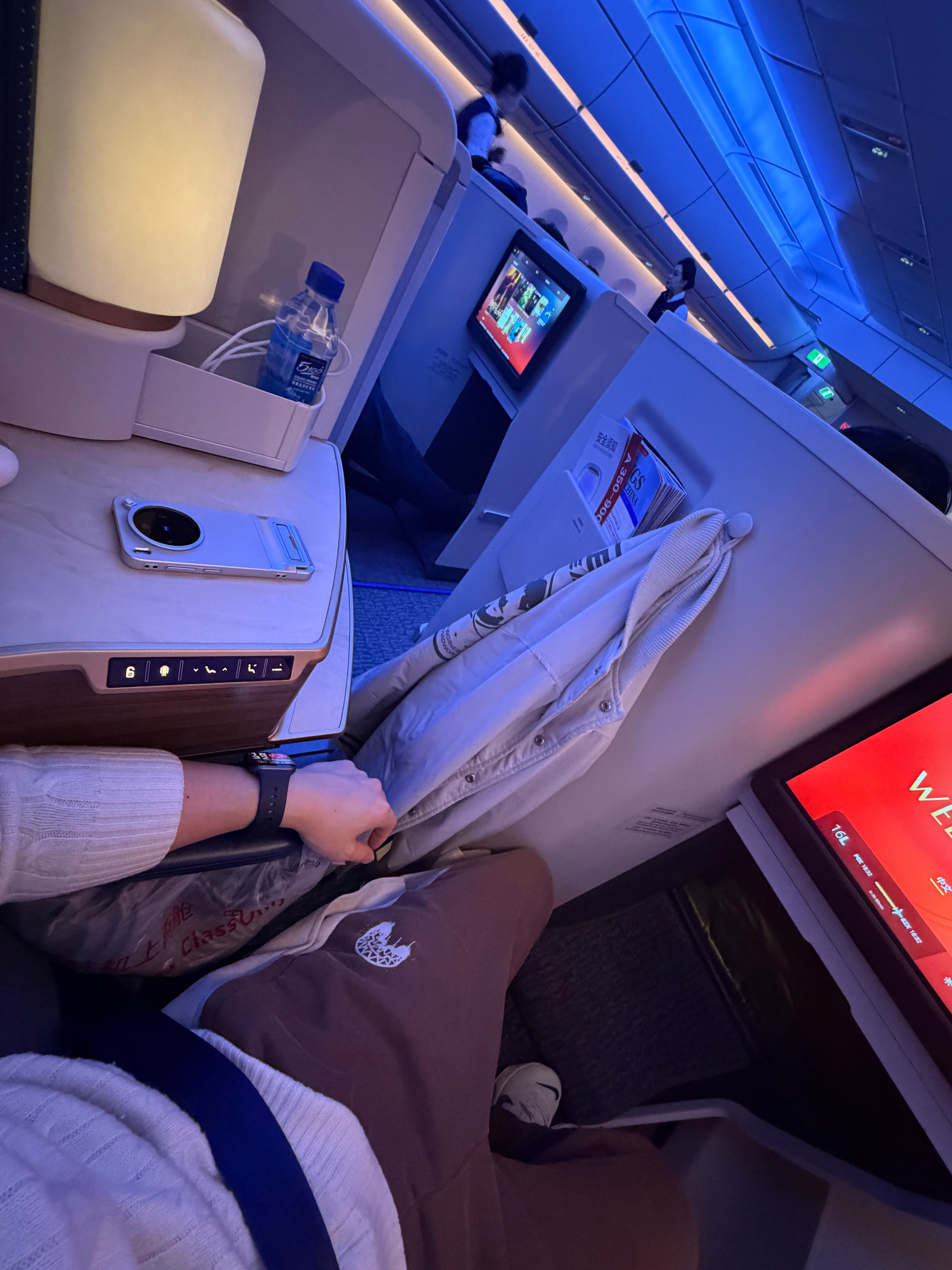 359机型的这个挂钩好评，直接放衣服今晚飞深圳参加明天华为nova新品活动易烊千