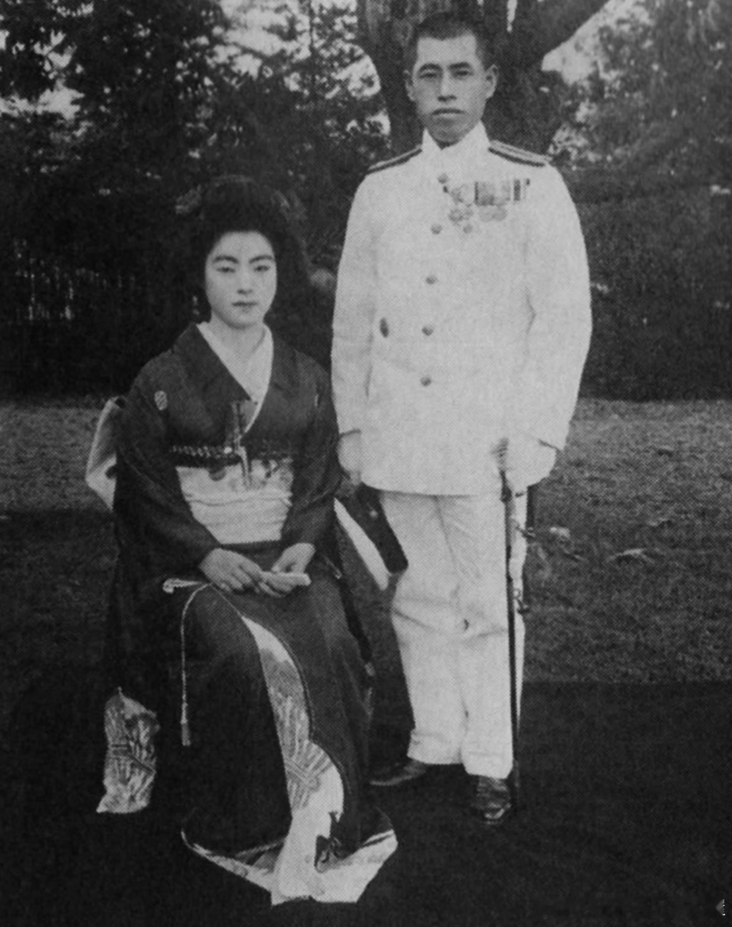 1918年8月31日山本五十六和新婚妻子Mihashi Rreiko三桥玲子合影