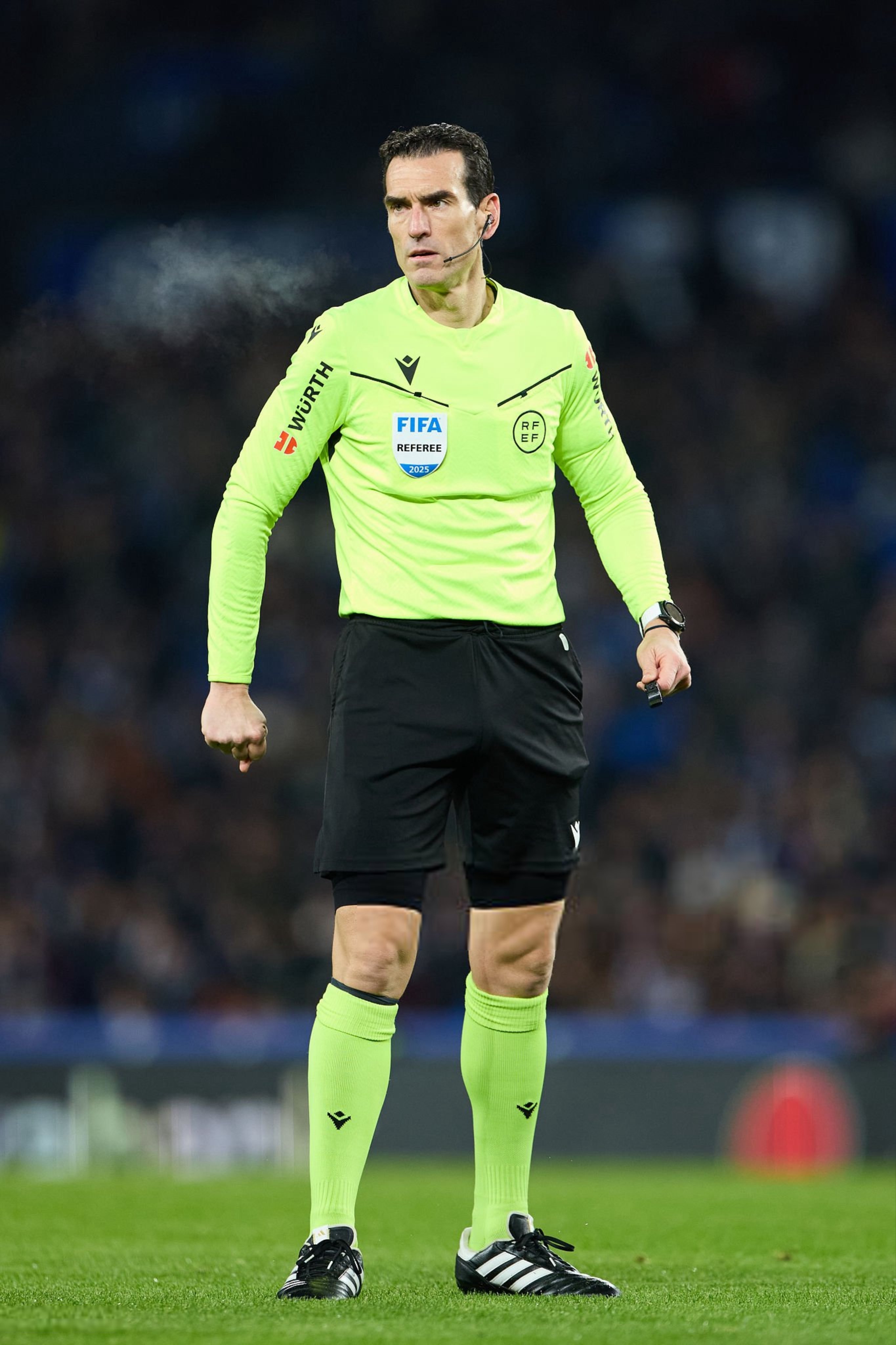 官方：马丁内斯·穆努埃拉将担任马德里竞技与巴塞罗那国王杯半决赛首回合比赛的裁判。