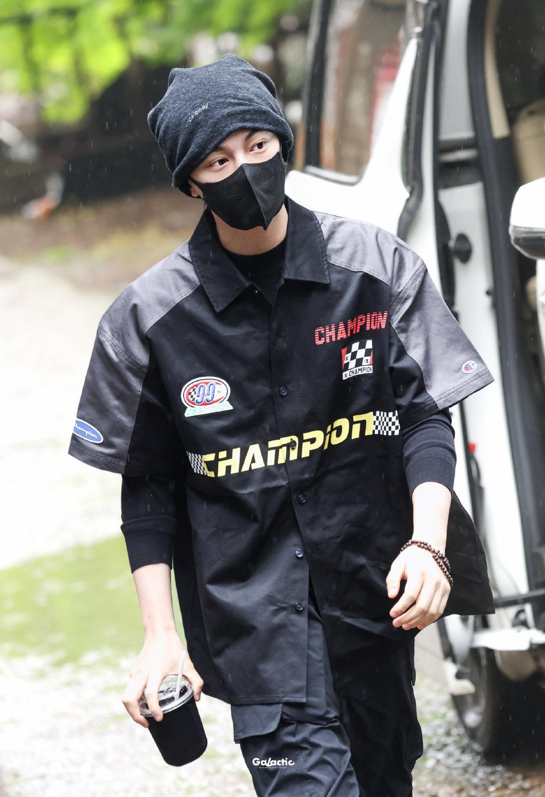 丨丁禹兮陈伦 

他在沉默中掌控全局🌐天才从不呐喊🎭只等钟声响起——那一刻，