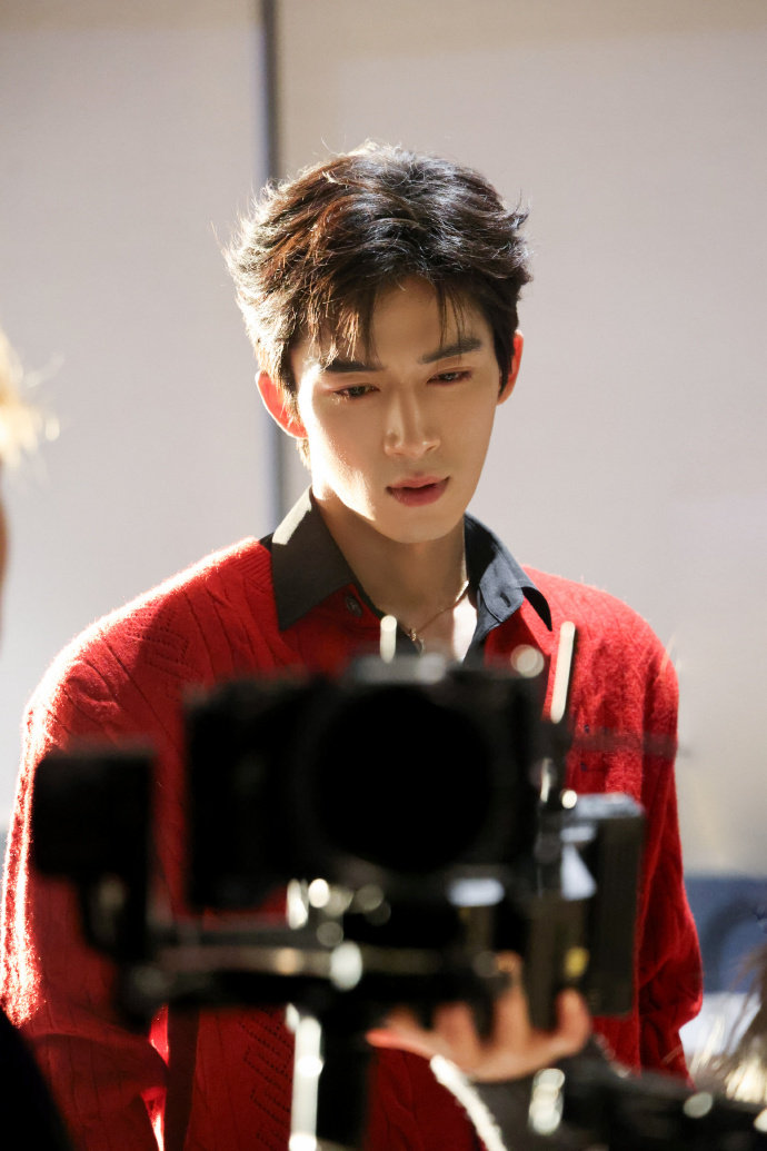 于正生日快乐小孩哥于正给王星越的生日祝福  于正给王星越的生日祝福，不知道说什么