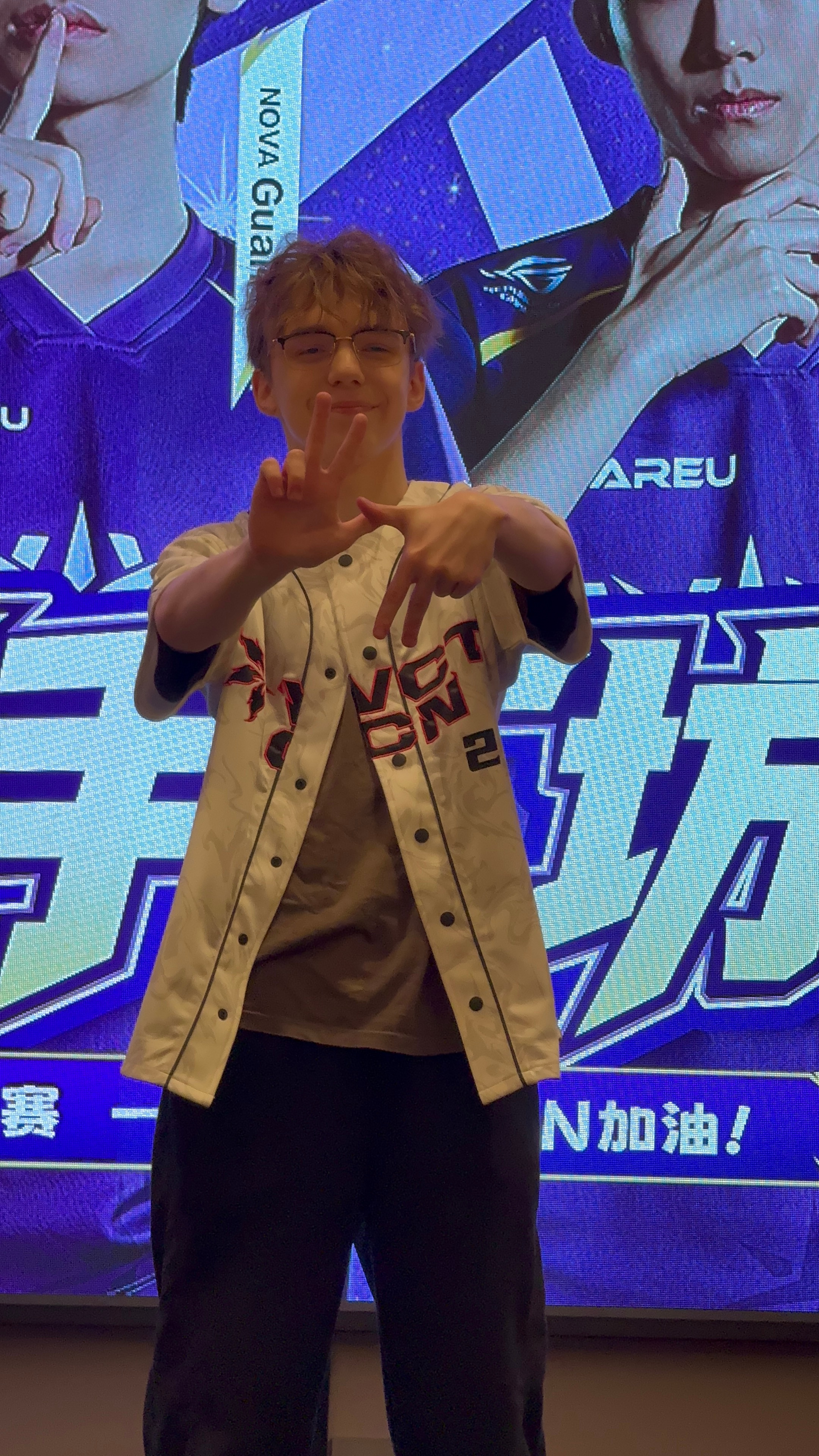 我肚子炸了。 