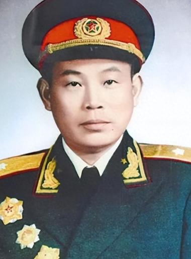 1953年，西康军区司令员刘忠，听说母亲尚在人世，就带妻子回家探亲，回家后，他见