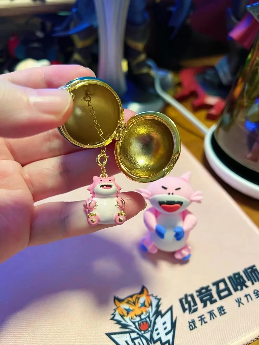 捏了个云顶胖胖龙，像的吧？