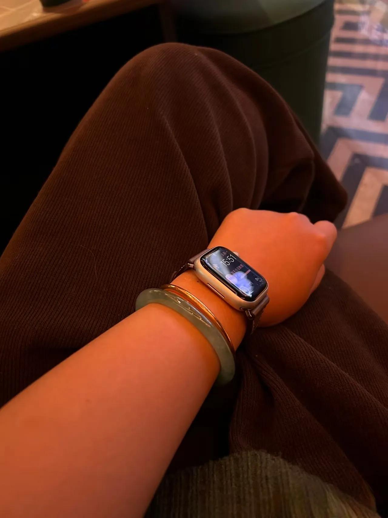 就问一句！还有多少人是这样叠戴的？

我的小助理，走哪儿就响在哪儿，不知道以为她