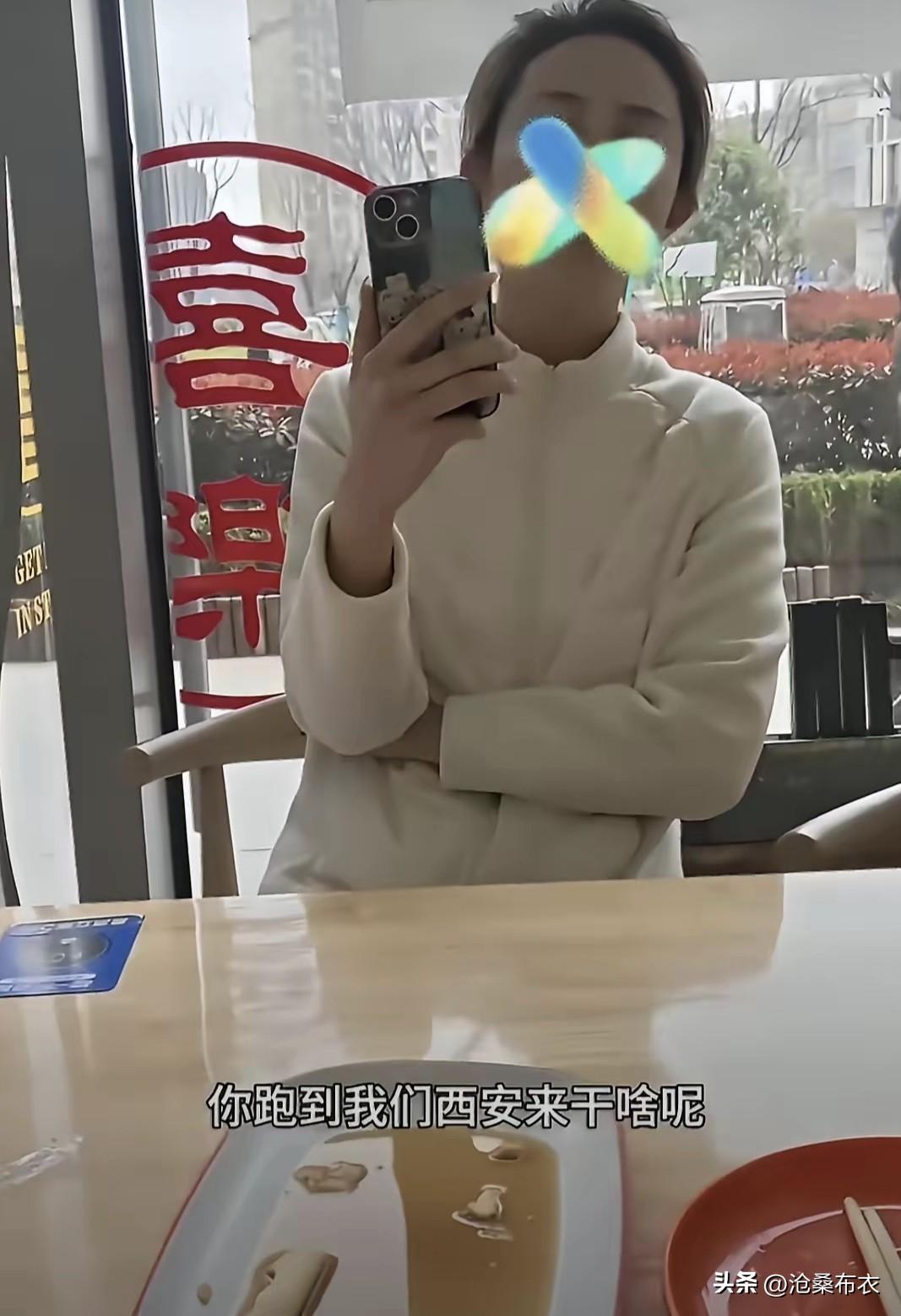 丢西安人的脸！3月21日，西安，一女子带狗狗进餐厅，狗子乱叫，男顾客问责带狗女，