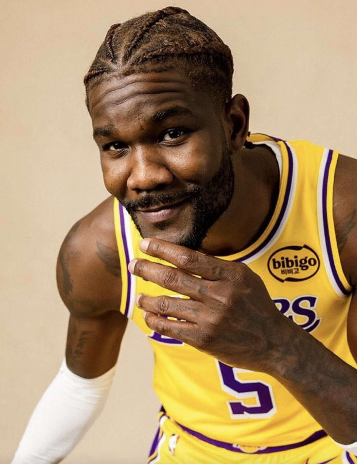 本赛季，艾顿对阵字母哥、文班、戈贝尔、小萨、浓眉、恩比德的战绩是7胜0负，场均1