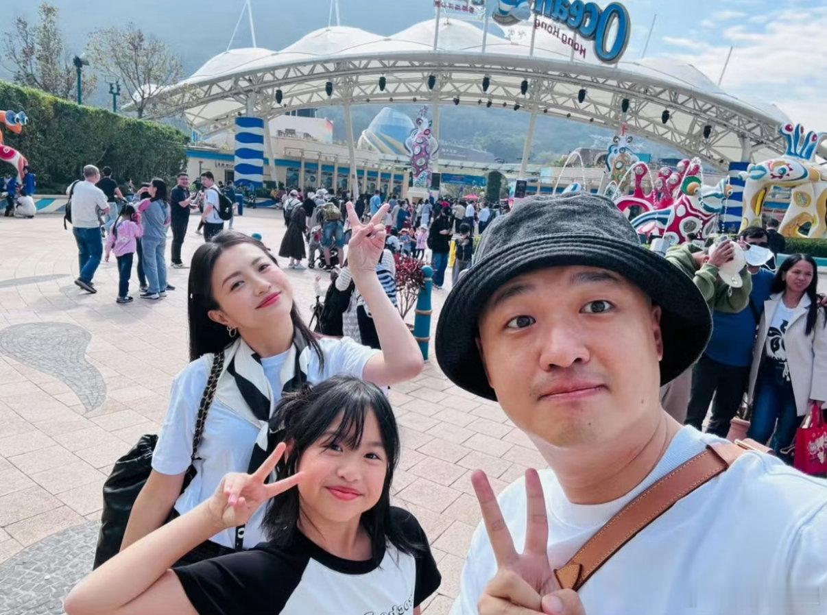 包文婧去年才生的二胎 包贝尔包文婧的感情线 从校园相恋到组建四口之家，包贝尔包文
