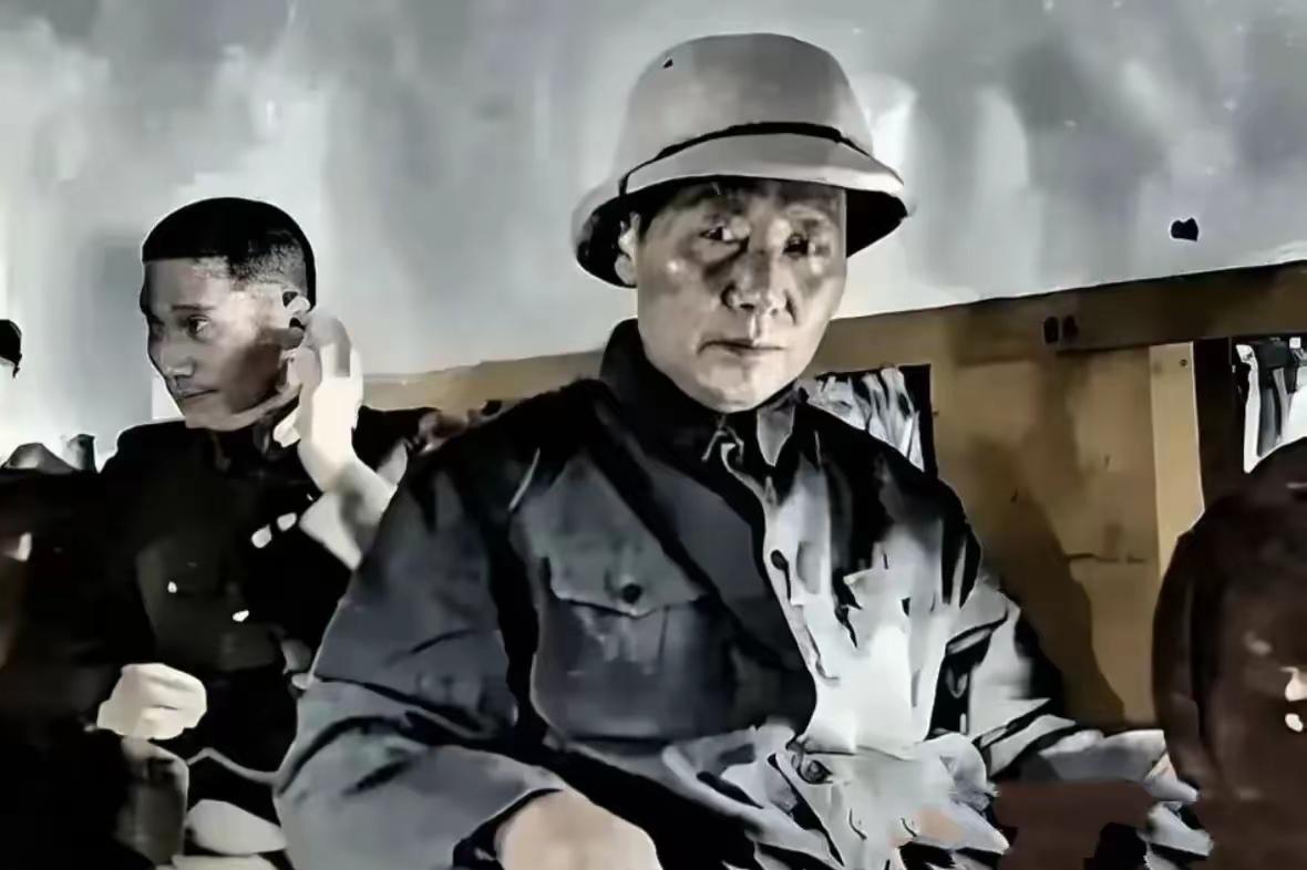 毛主席在飞往重庆的飞机上沉思！
龙潭虎穴，如何确保谈判有所收获？他在思考，他在统