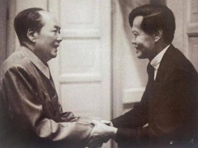 杨振宁教授是毛泽东思想的坚定悍卫者！
杨振宁教授在美国任教时，在纽约毛主席追悼大