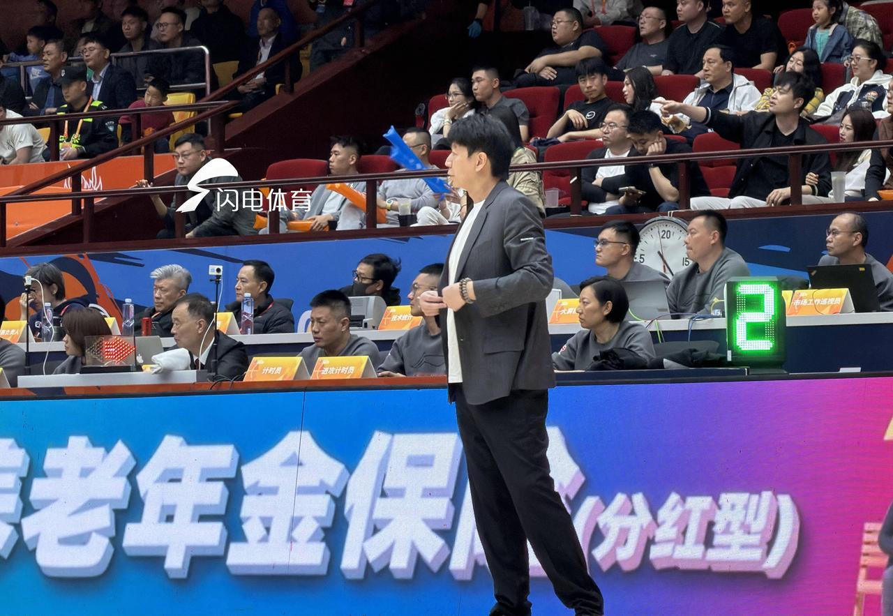 首回合落败后，山东队背水一战、全员发力，最终以102-86击败对手，成功将系列赛
