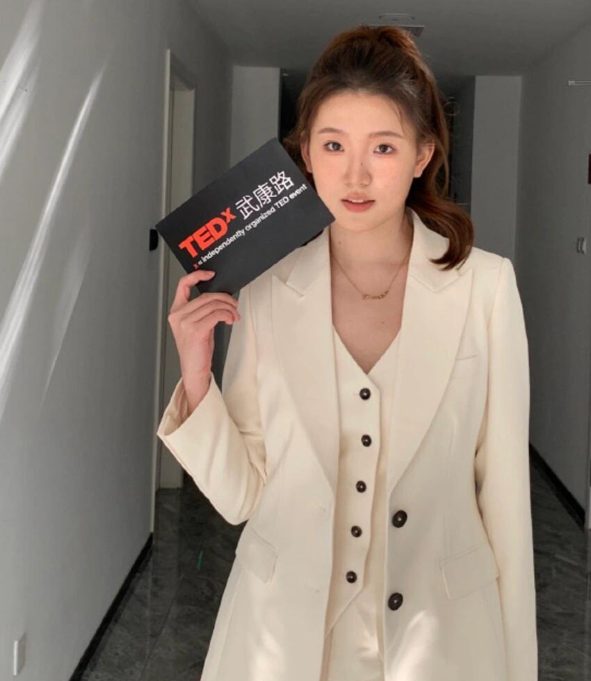 孟羽童说被董明珠改变了人生轨迹初入职场金融季收官 敢回忆当初的自己，敢面对现在的