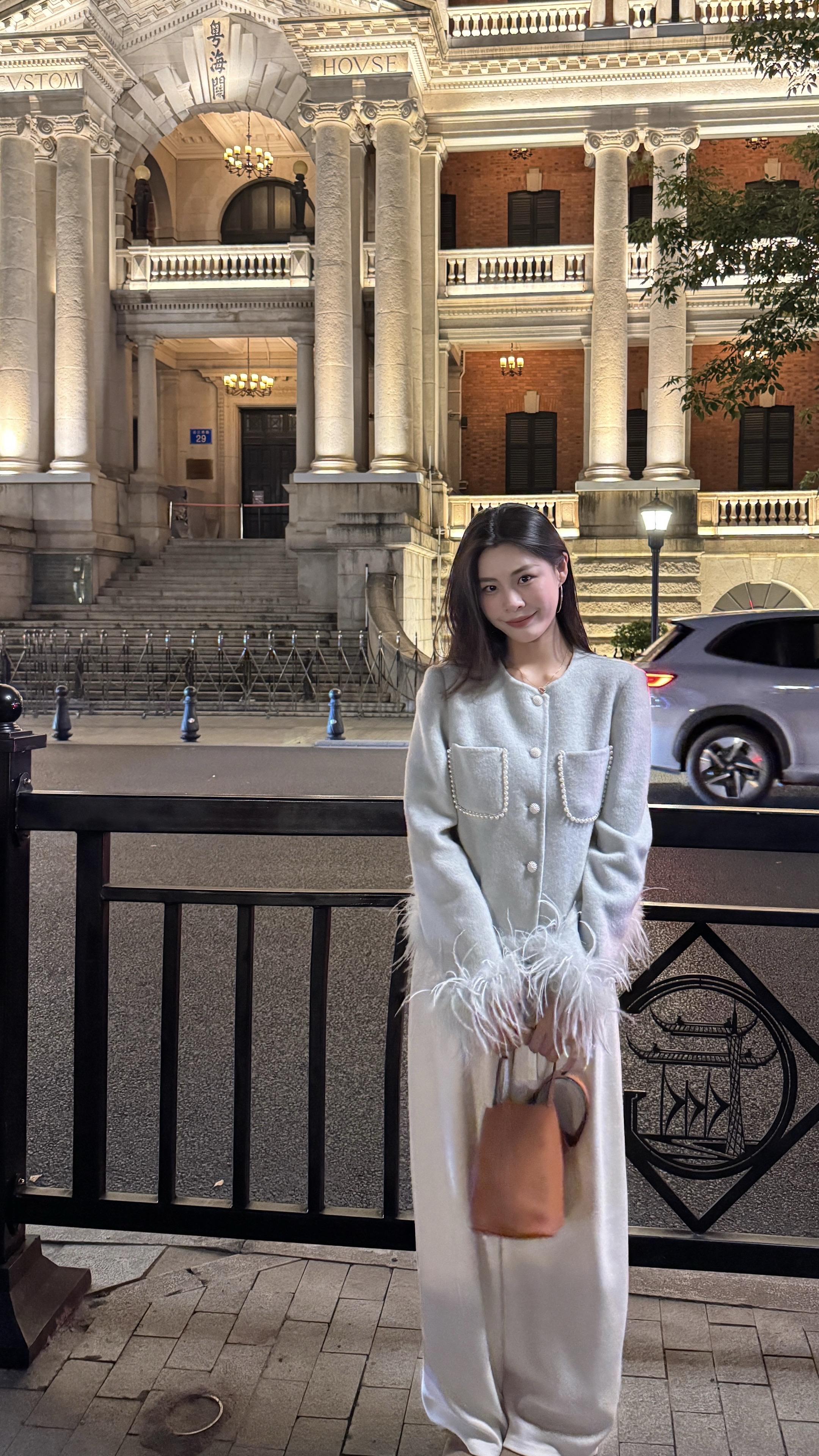 细腻的人 感受悲伤太快 感受幸福太慢.