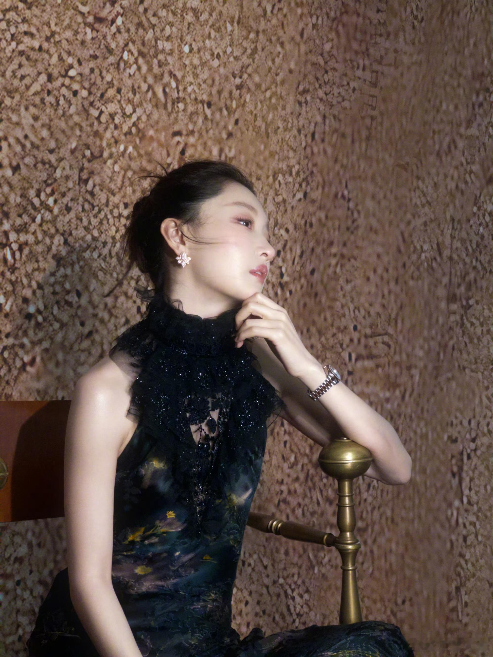 周冬雨王传君天选电影脸 节目中蒙眼拍照环节，周冬雨、王传君依旧出片，这就是传说中