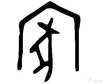 小时候的学校，没有围墙，也有校门，里面还住了一户人家，收割水稻时，操场成了晒谷场