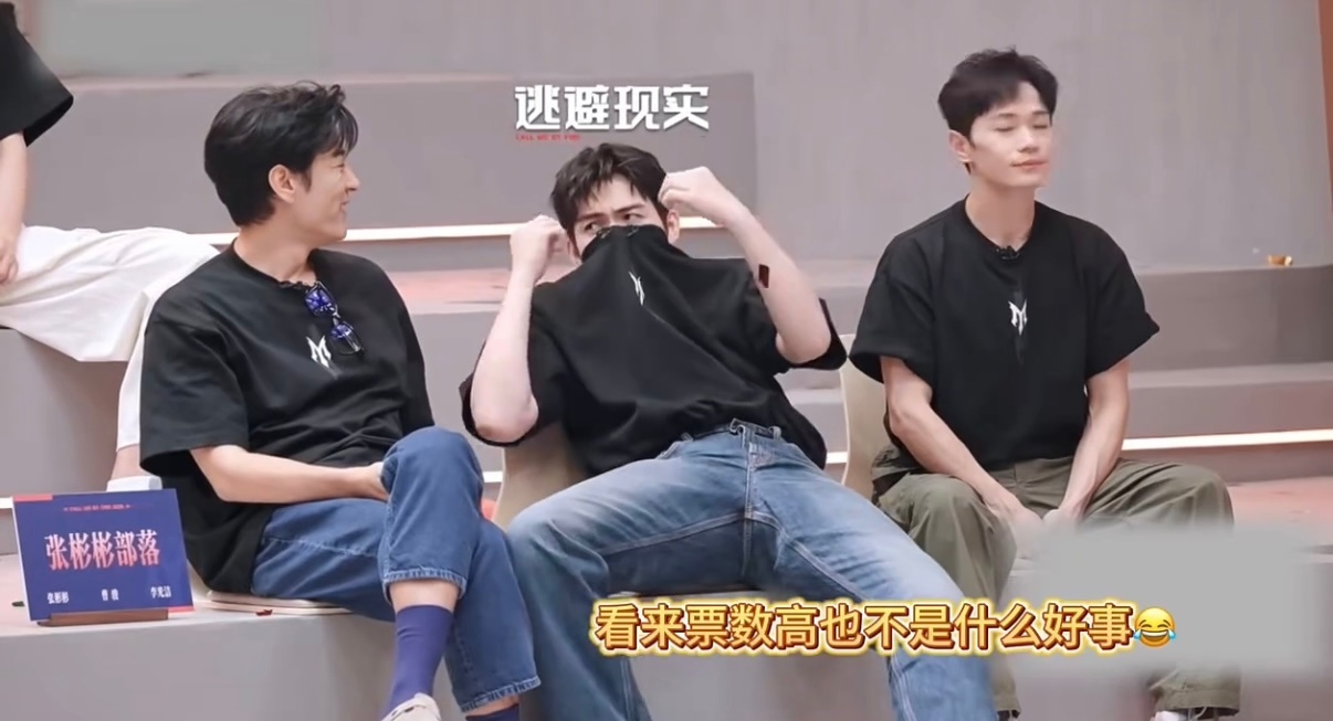 余文乐披哥拒绝唱跳 二公就差一步，嘎子哥要是先选了子恒，唱跳舞台早就安排上了。披