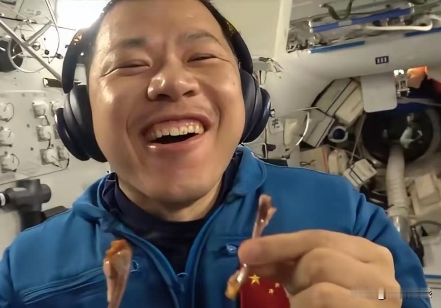 我们的航天员在太空上烤烧烤，这是非常厉害的一件事情，这里面涉及很多技术性的突破，