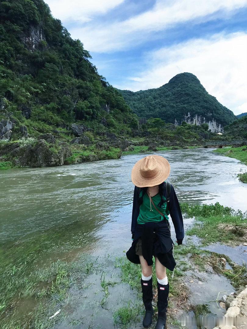 章若楠[超话]  zrn 章若楠高凡“把爱意藏匿于花苞，绽放在心底” 𝓗𝒾?