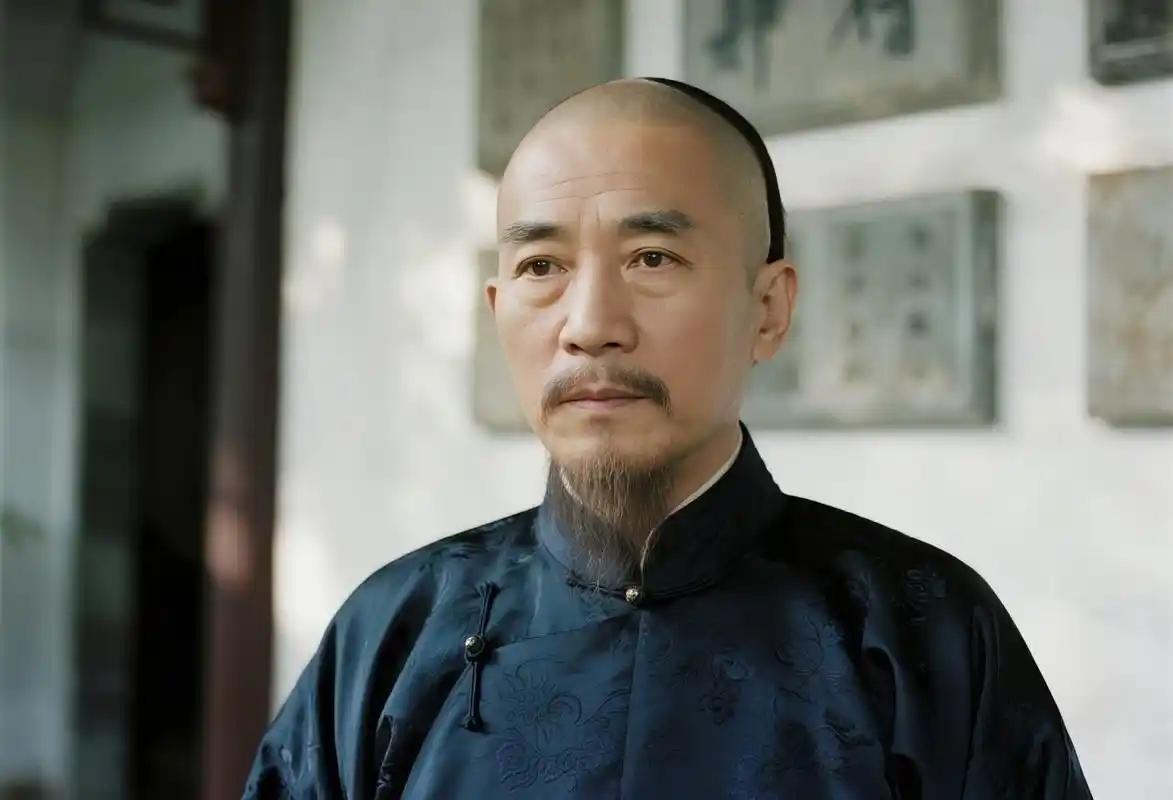 袁枚24岁中进士，33岁就辞官买园子吃喝玩乐，六房小妾相伴到老，63岁得子，取名