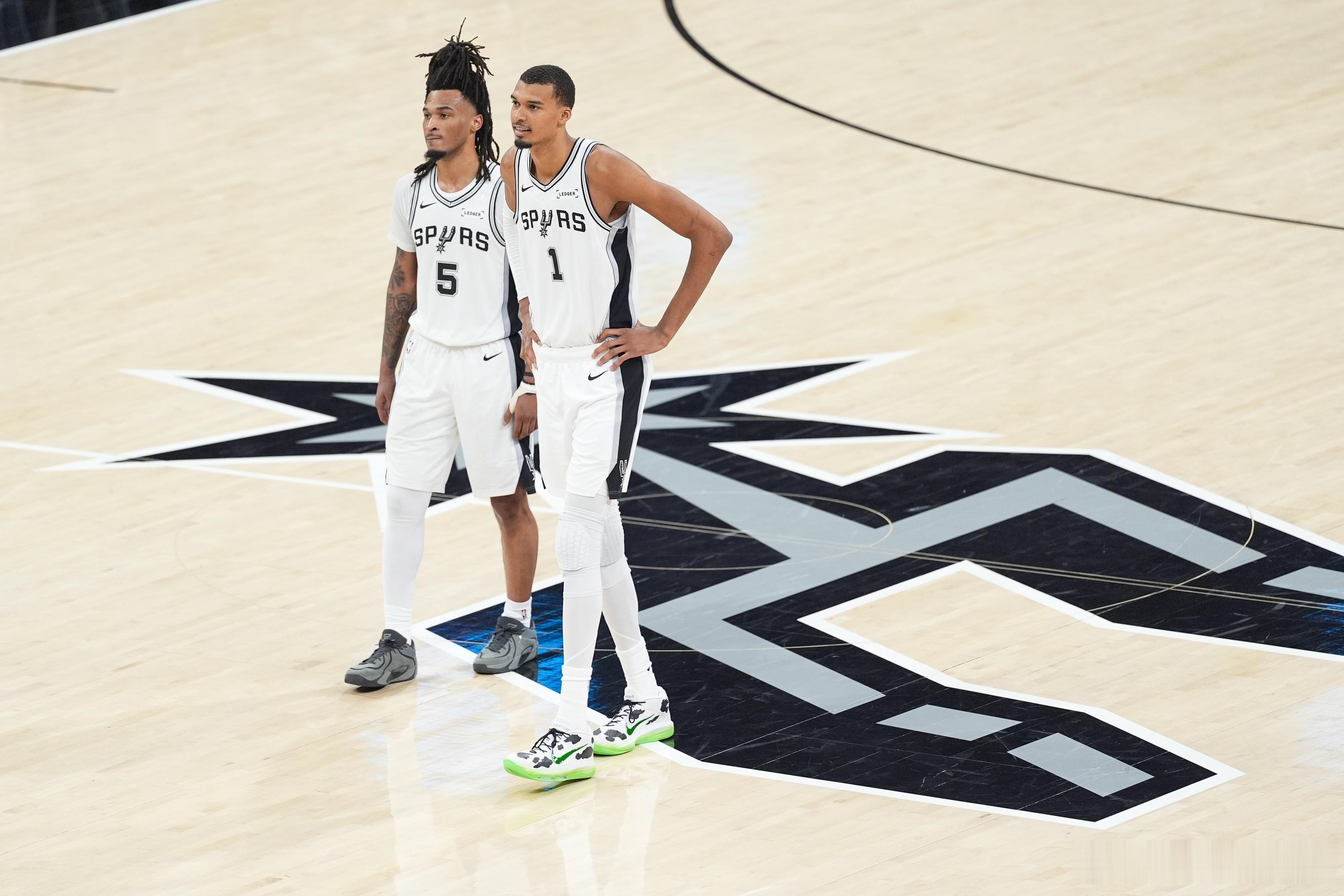 5月28日讯 今日前NBA球员路威在《Run It Back》节目中谈到了马刺对