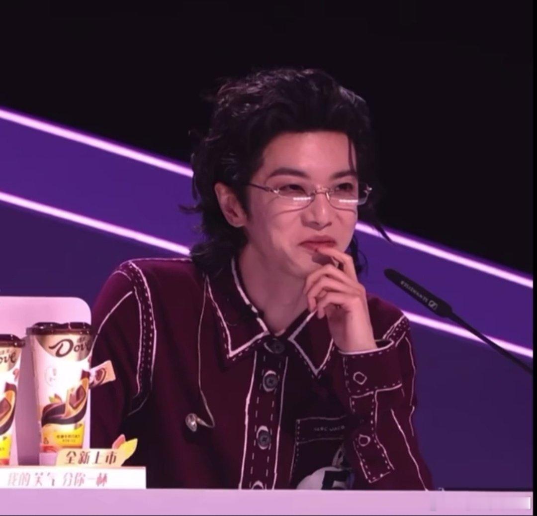 华晨宇紧急辟谣那英一开口直接锁定华晨宇，花花紧急辟谣：我没有！这反应笑晕我！声鸣