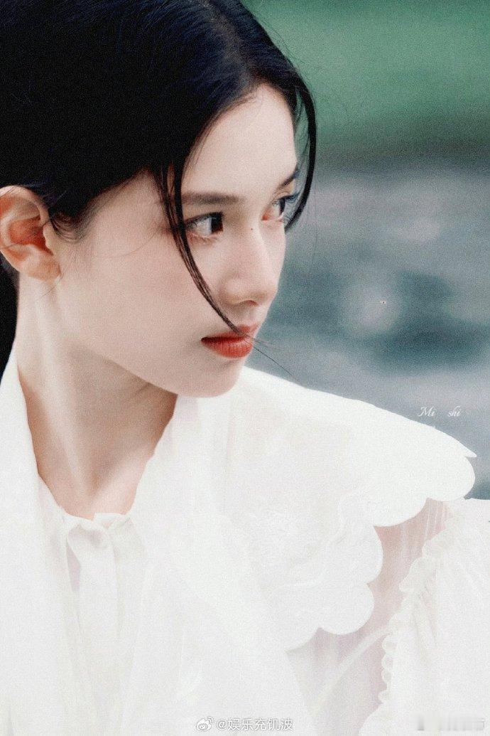 张婧仪回应不爱上综艺张婧仪不爱上综艺的原因拍戏可以沉浸角色，综艺需要实时社交，陌