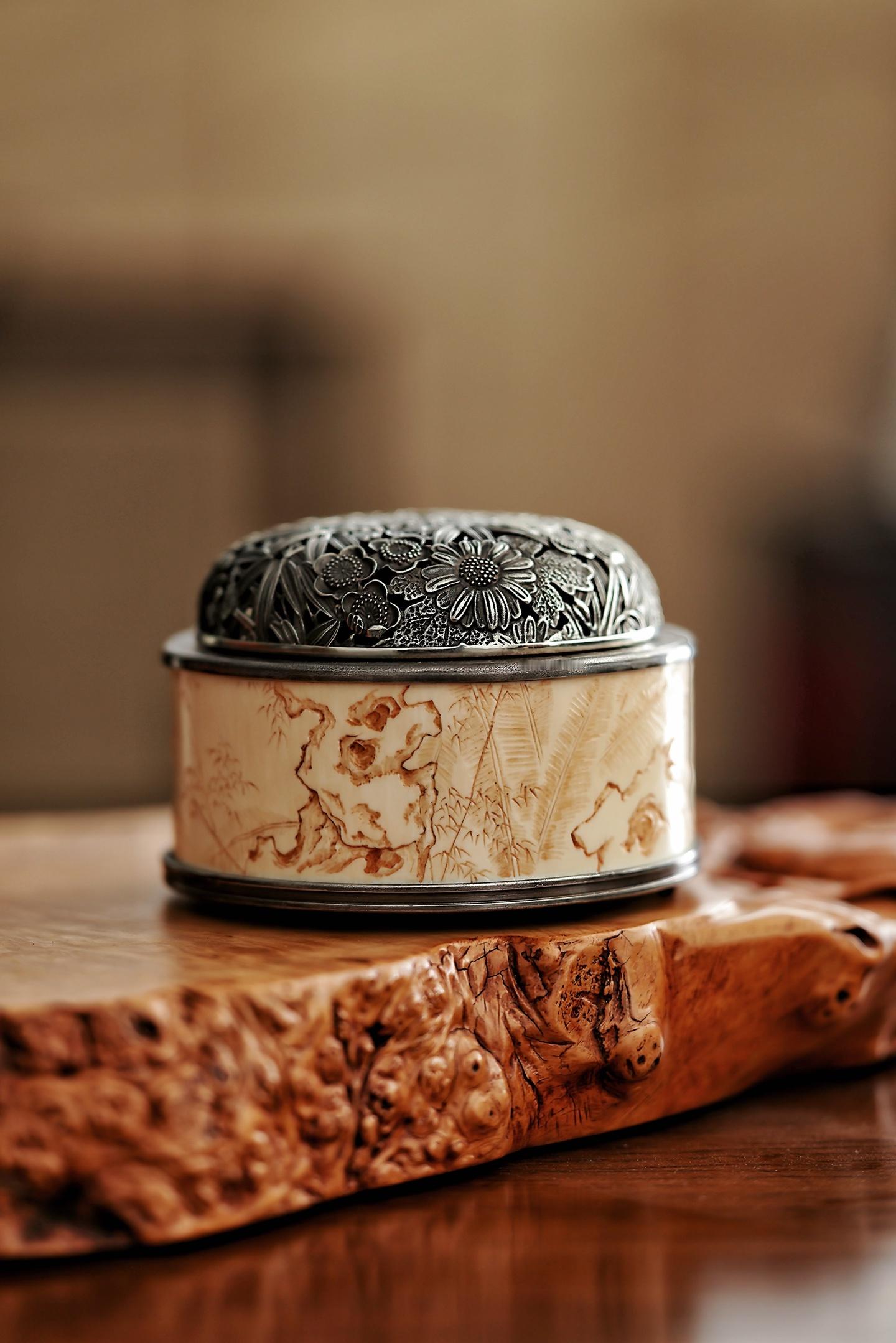 猛犸 | 文人雅趣图精细雕琢，极考究匠人耐心，猛犸茶叶罐连体掏空，上下手工制作锡